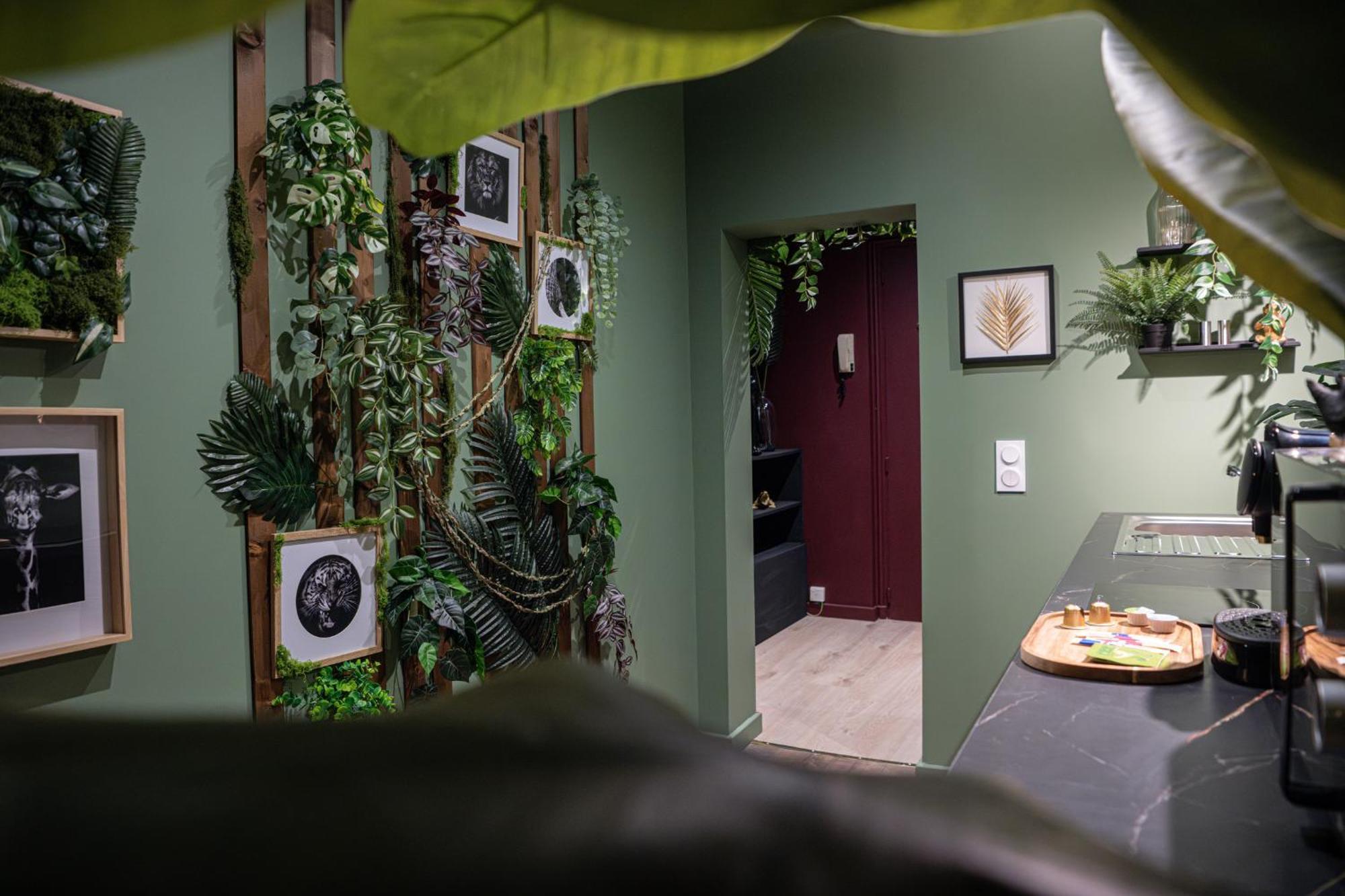 Secret Jungle - Love Room By Prim0 C0Nciergerie Royat Luaran gambar