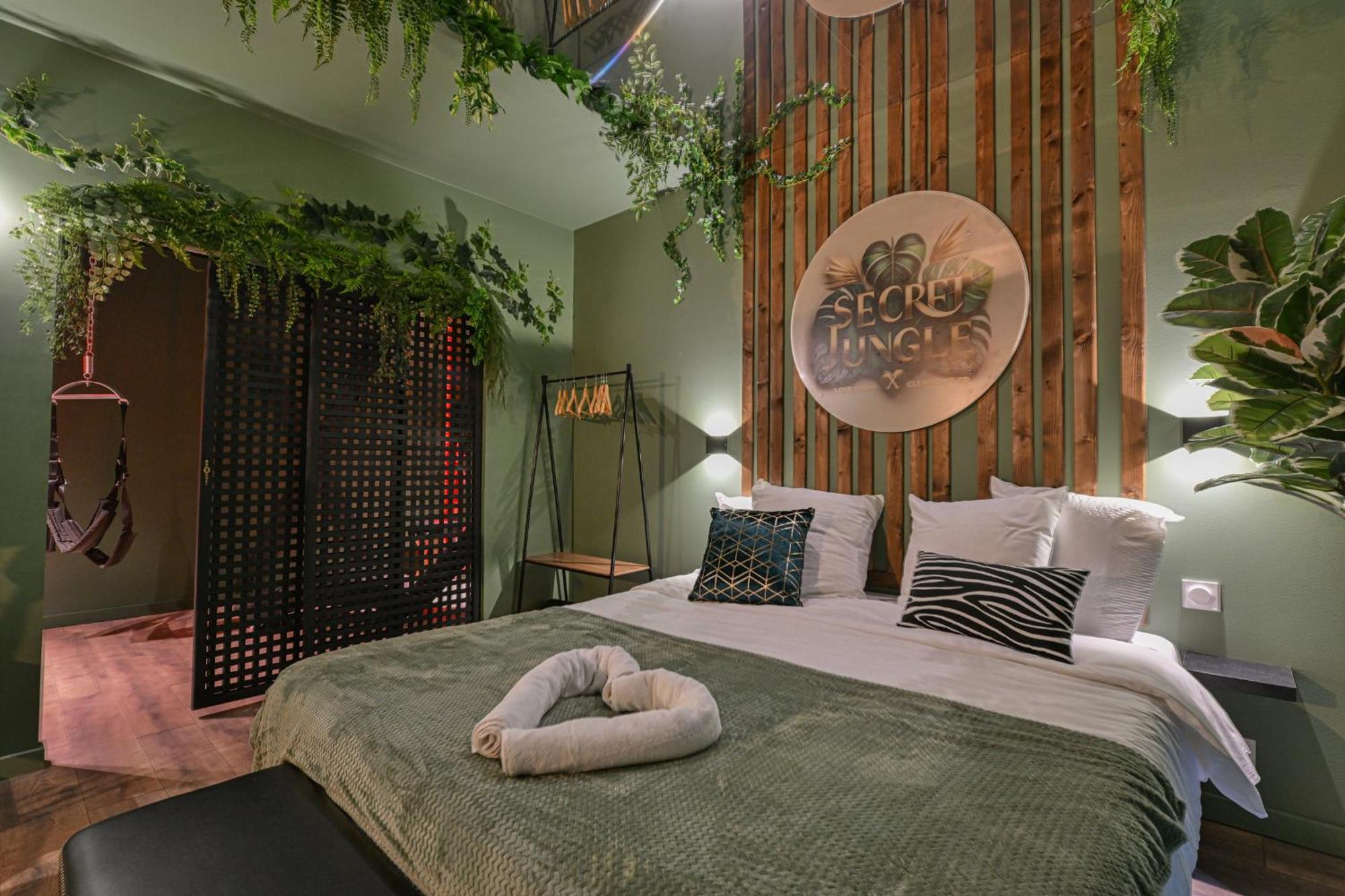 Secret Jungle - Love Room By Prim0 C0Nciergerie Royat Luaran gambar