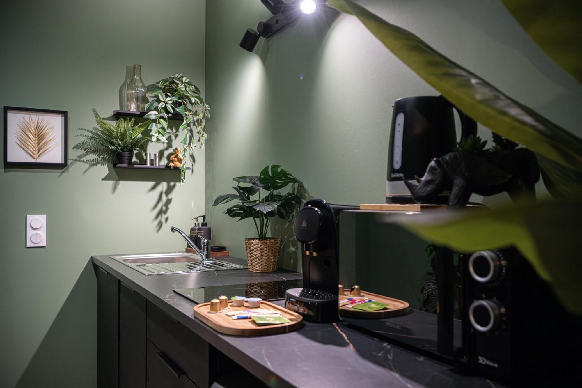 Secret Jungle - Love Room By Prim0 C0Nciergerie Royat Luaran gambar
