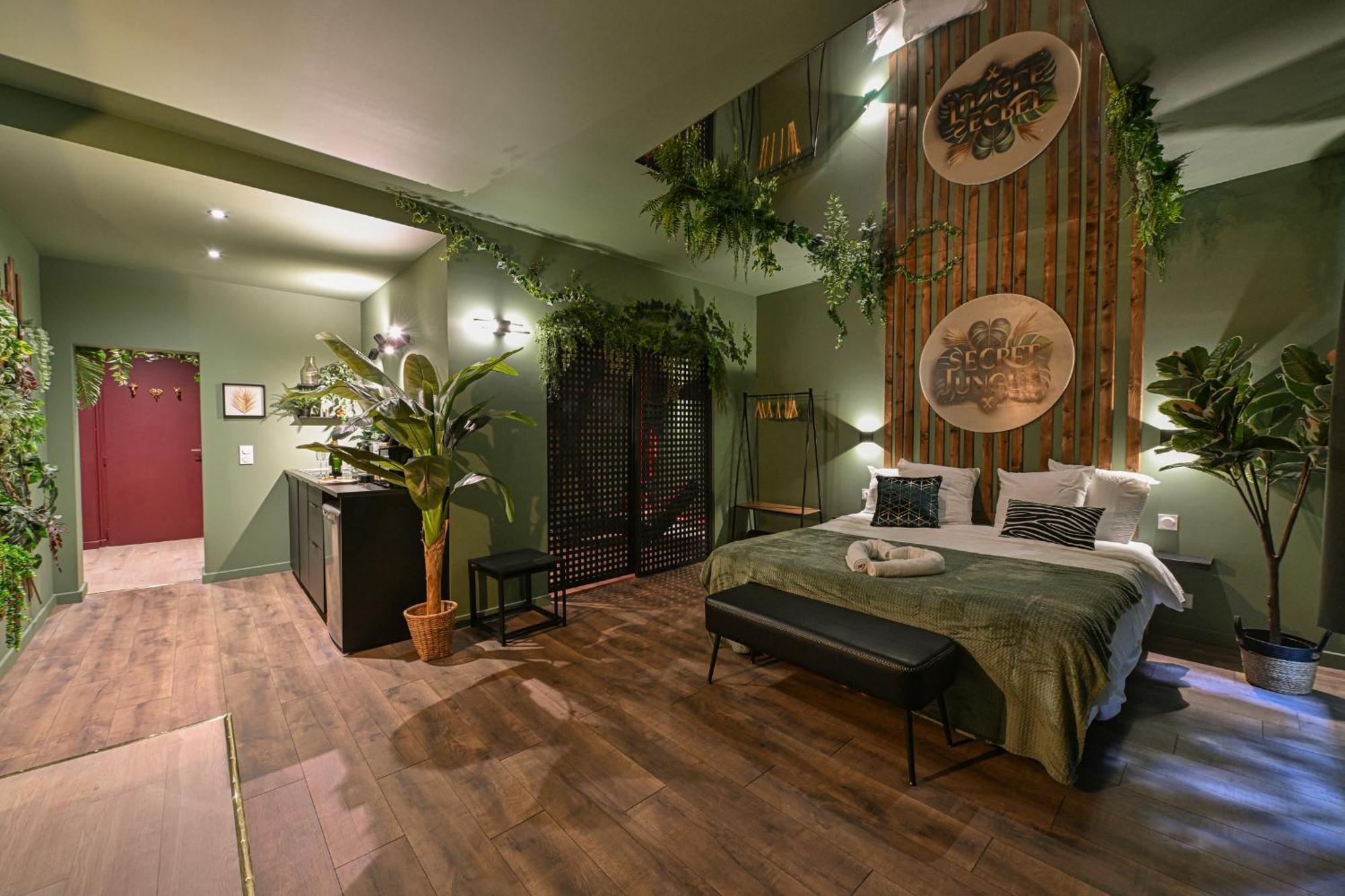 Secret Jungle - Love Room By Prim0 C0Nciergerie Royat Luaran gambar